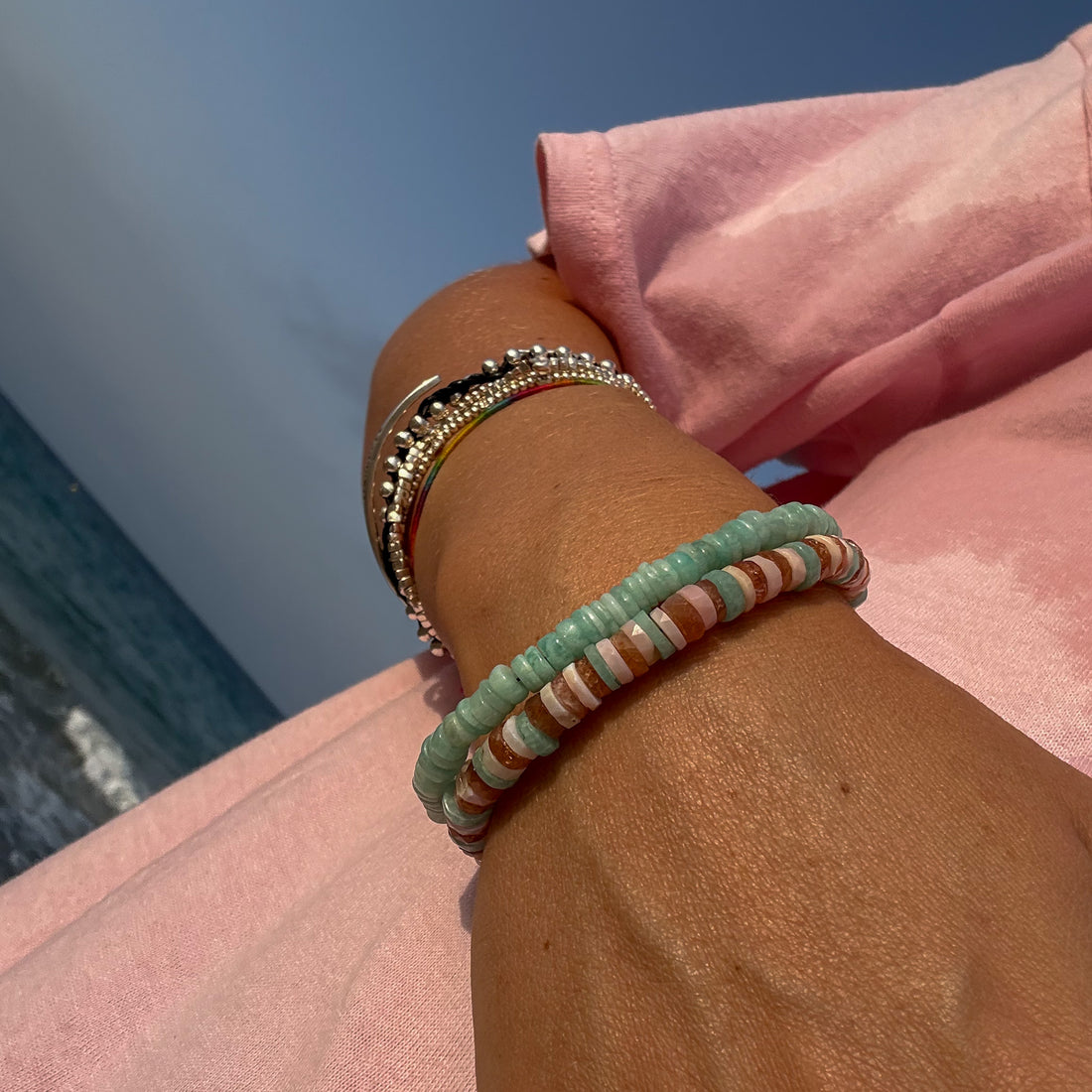 Pulsera Butterfly de Ópalo rosado, Piedra del Sol y Amazonita | Transformación, dulzura y alegría