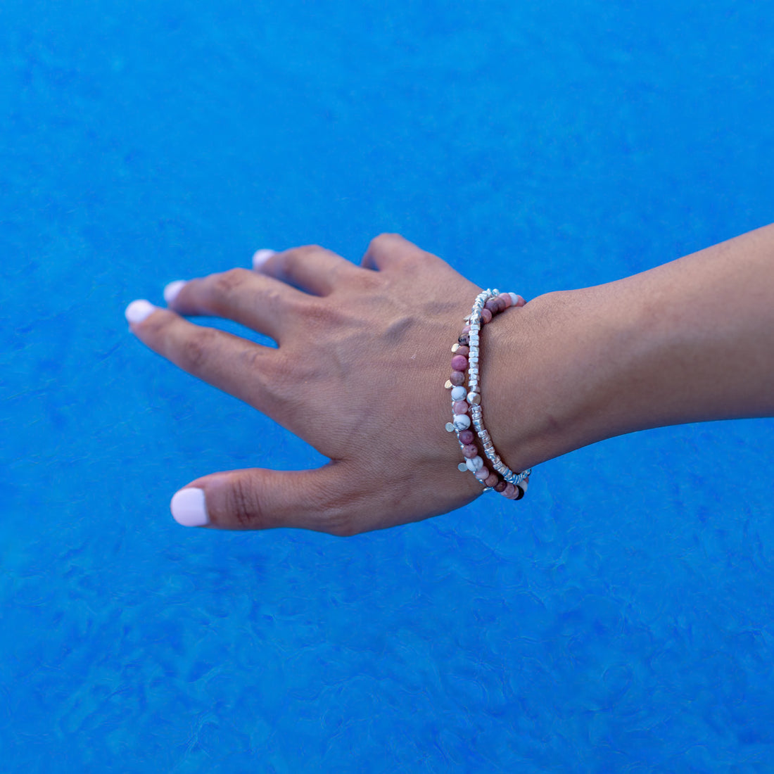 Pulsera Les Casernes de Rodonita, Rodocrosita y magnesita | Amor, calma y equilibrio
