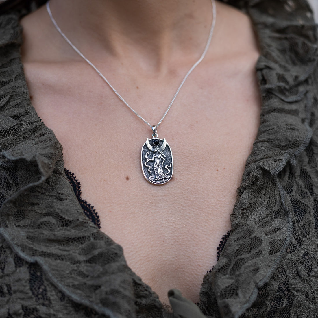 Collar Lilith | Soberanía · Libertad · Poder Femenino ✦