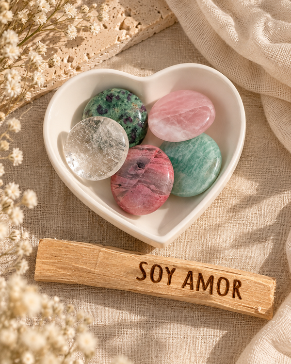 Yo Soy Amor | 5 piedras talladas a mano, corazón de resina y palo santo